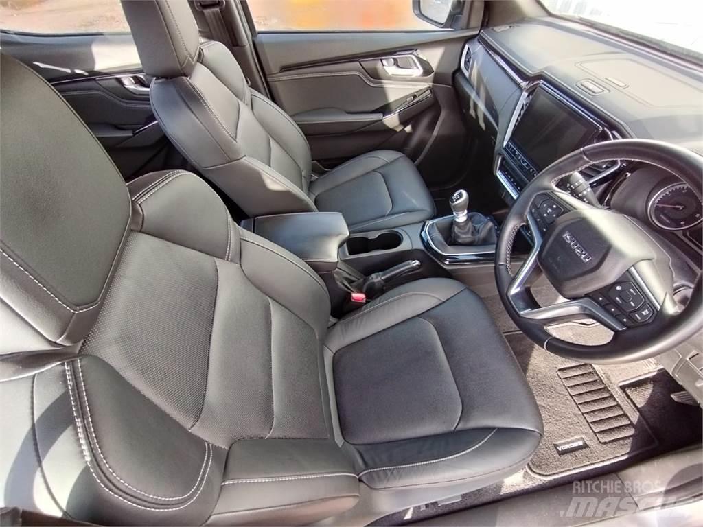 Isuzu V-Cross Пикапи