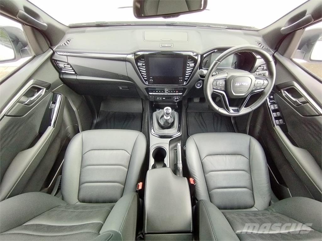 Isuzu V-Cross Пикапи