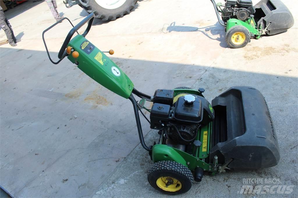 John Deere 220B Бутащи се косачки