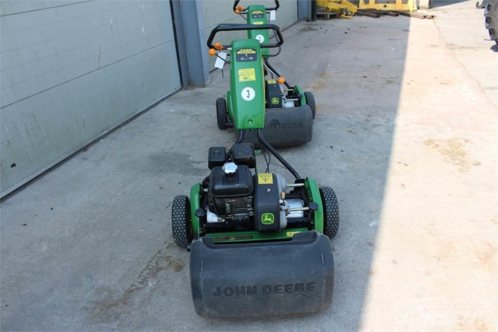 John Deere 220B Бутащи се косачки