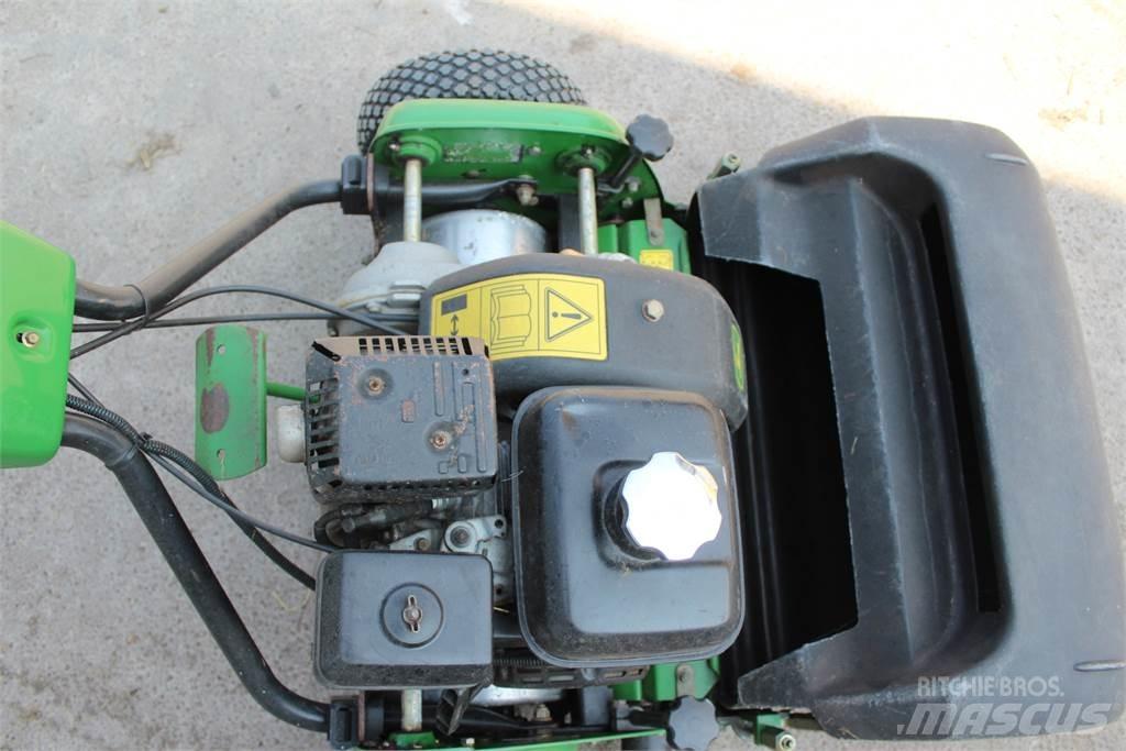 John Deere 220B Бутащи се косачки