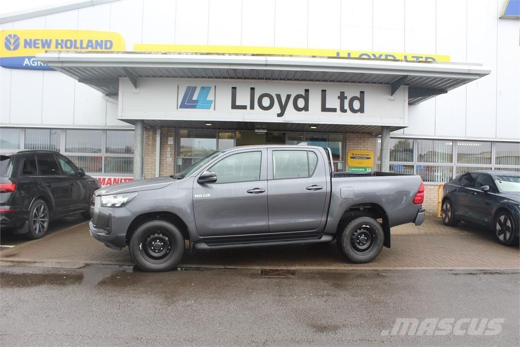Toyota Hilux Пикапи