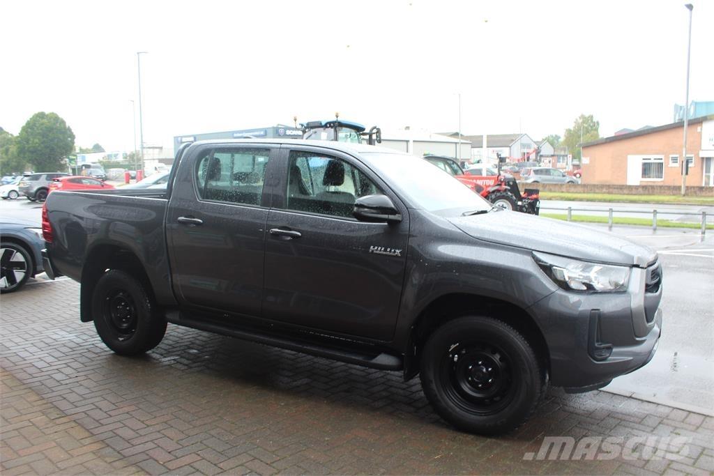 Toyota Hilux Пикапи
