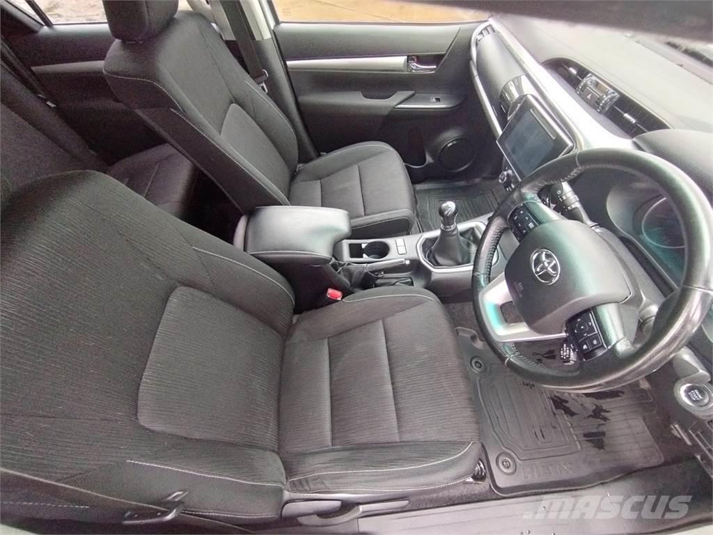 Toyota Hilux Пикапи