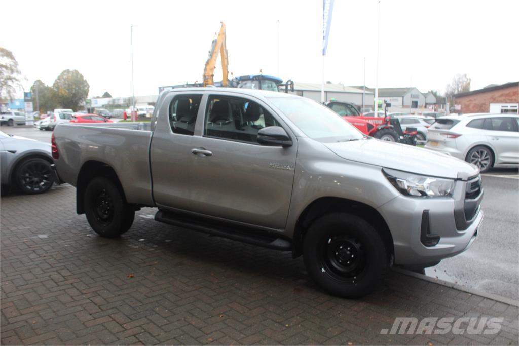 Toyota Hilux Пикапи