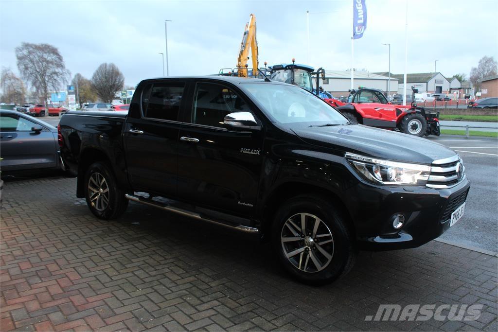 Toyota Hilux Пикапи