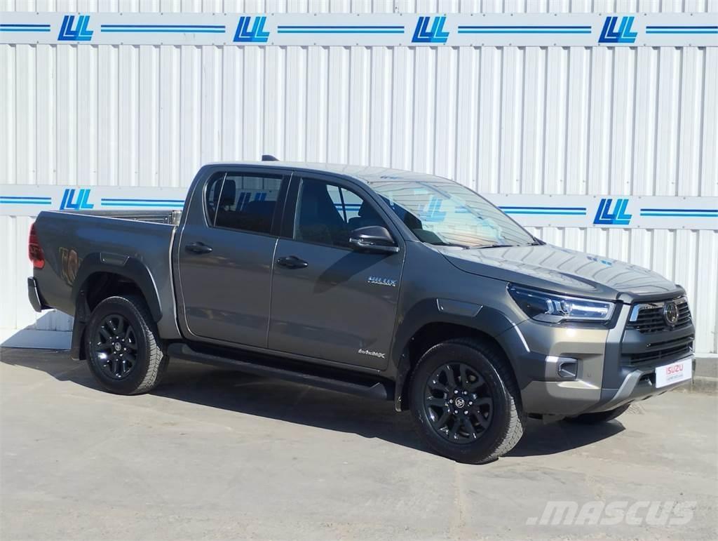 Toyota Invincible X Пикапи