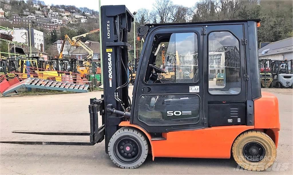 Doosan B50X-5 Вилични кари-повдигачи - други