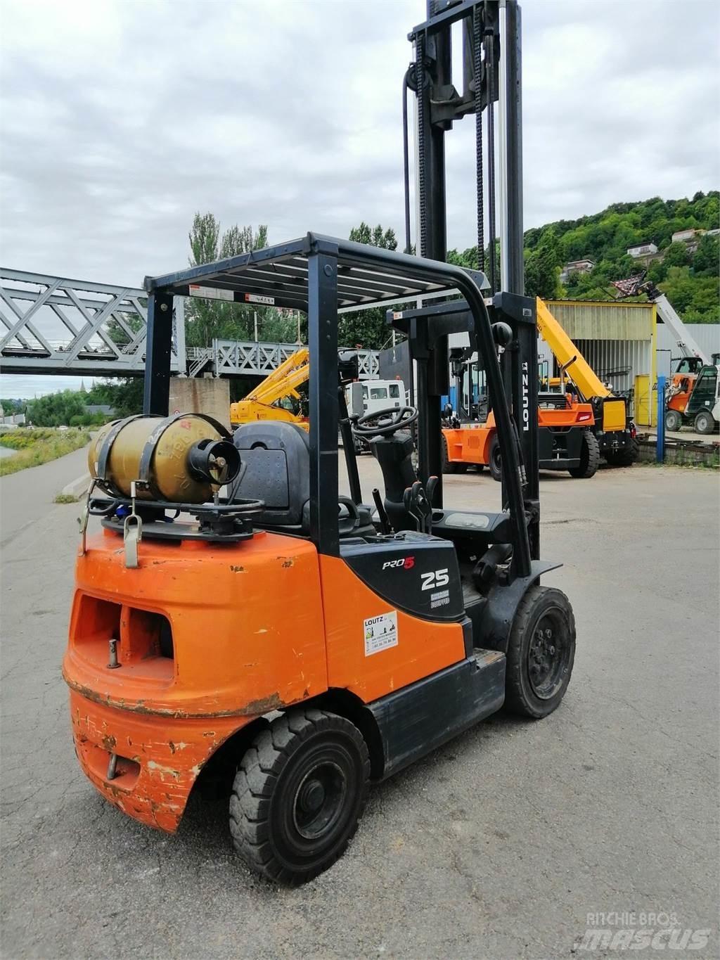 Doosan G25P-5 Вилични кари-повдигачи - други