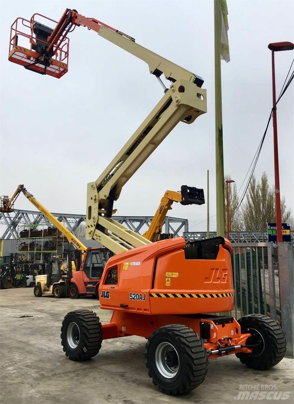 JLG 520AJ Други вишки и платформи