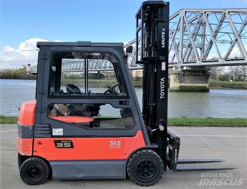Toyota 7BMF35 Вилични кари-повдигачи - други