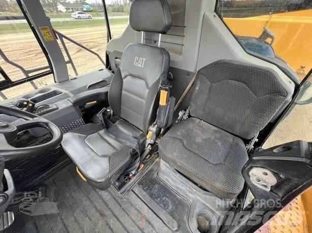 CAT 730 Дъмпери/моторни превозни средства