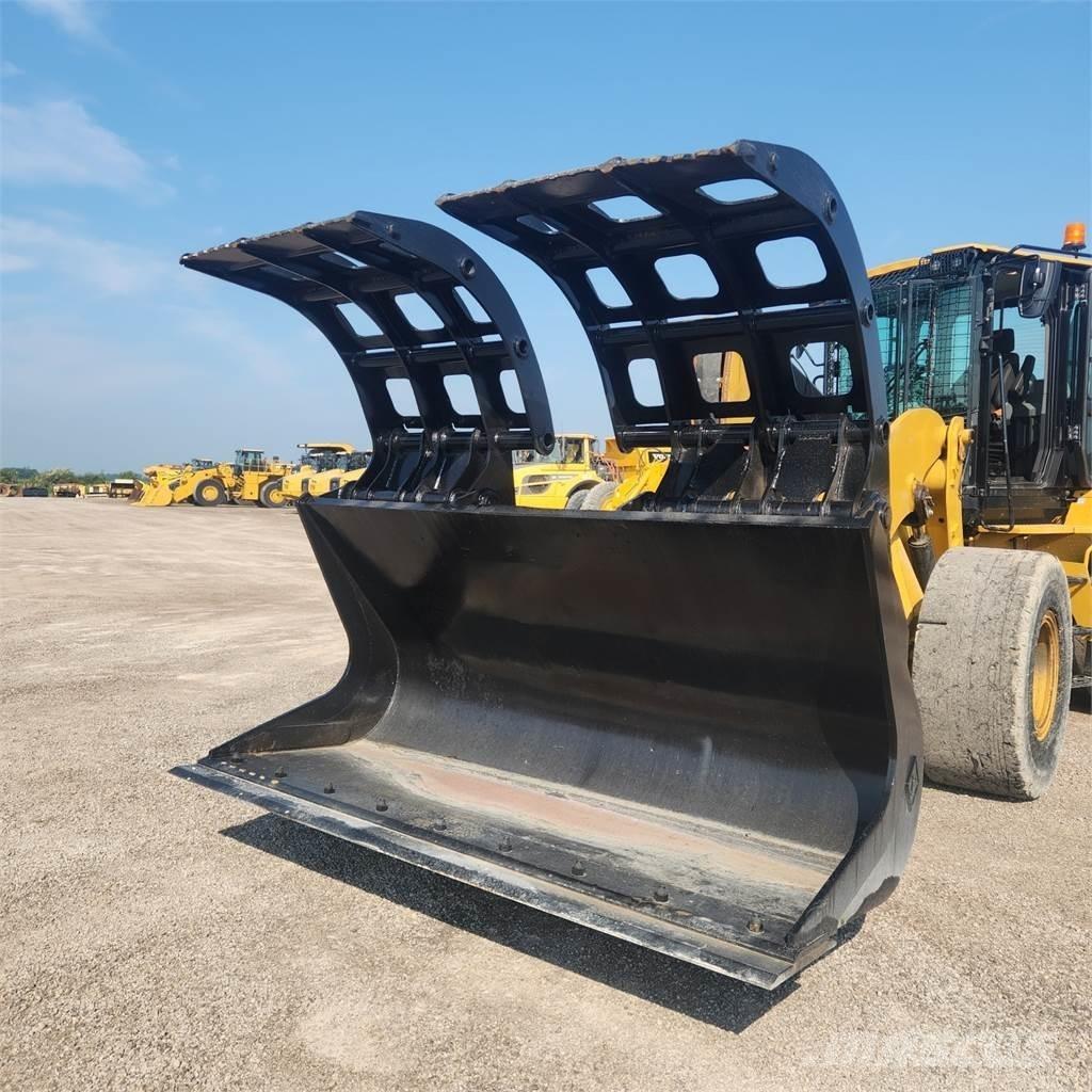 CAT 938M Колесни товарачи