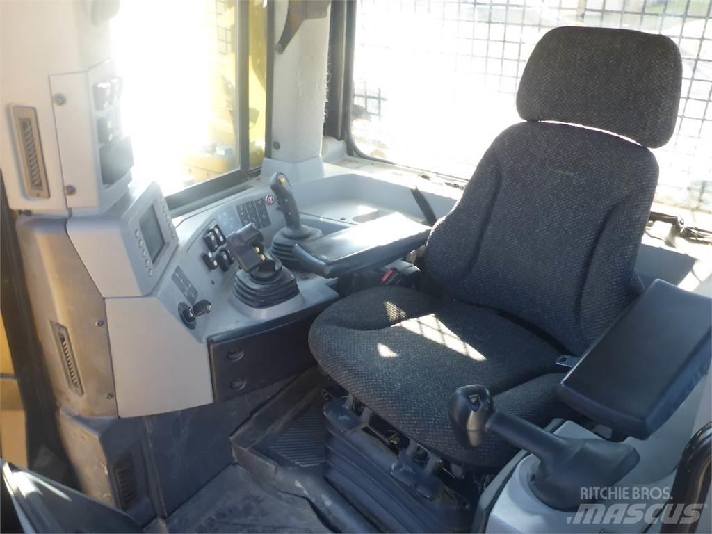 CAT D8T Верижни булдозери
