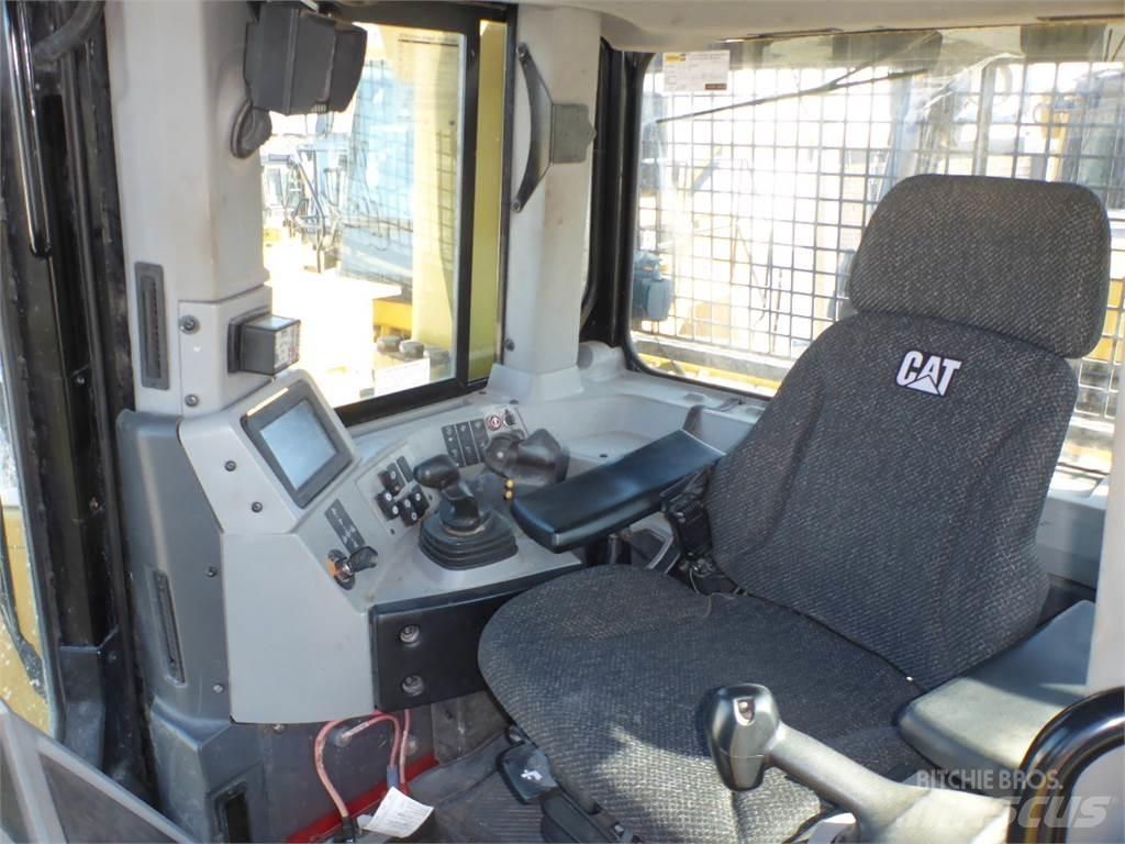 CAT D8T Верижни булдозери
