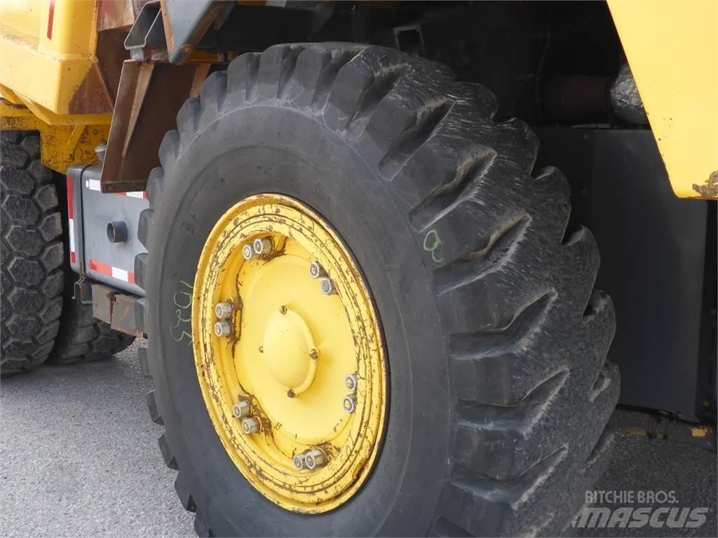 Komatsu HD325-7 Твърди самосвали

