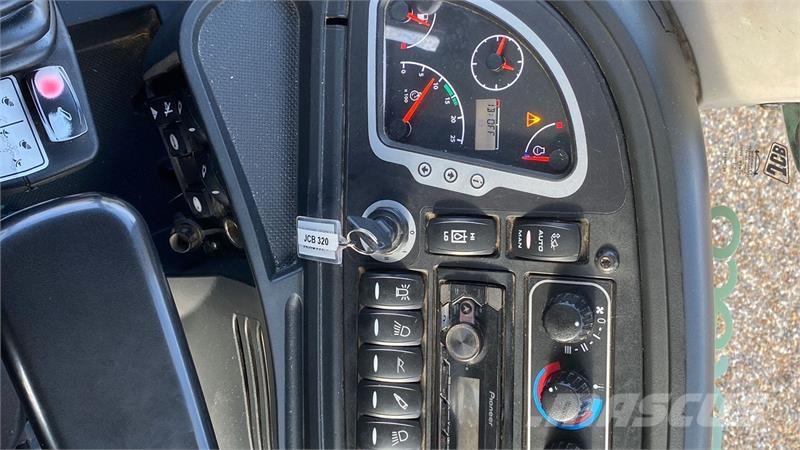 JCB 4CX Товарач със заден ексватор