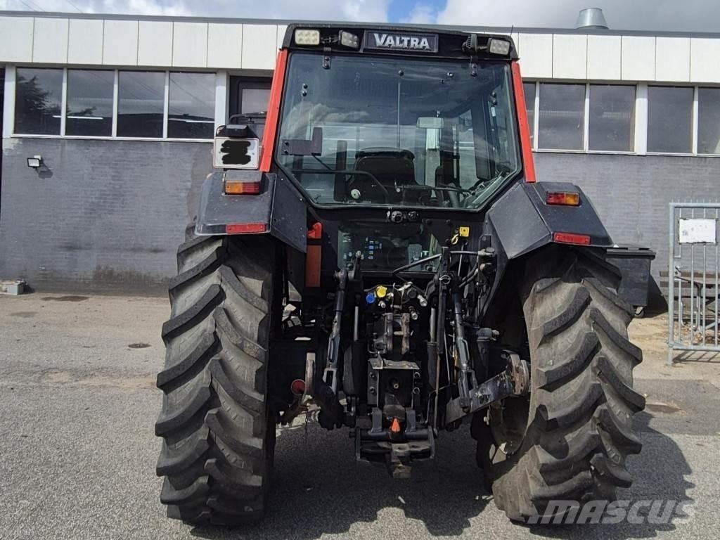 Valtra 6750 Трактори