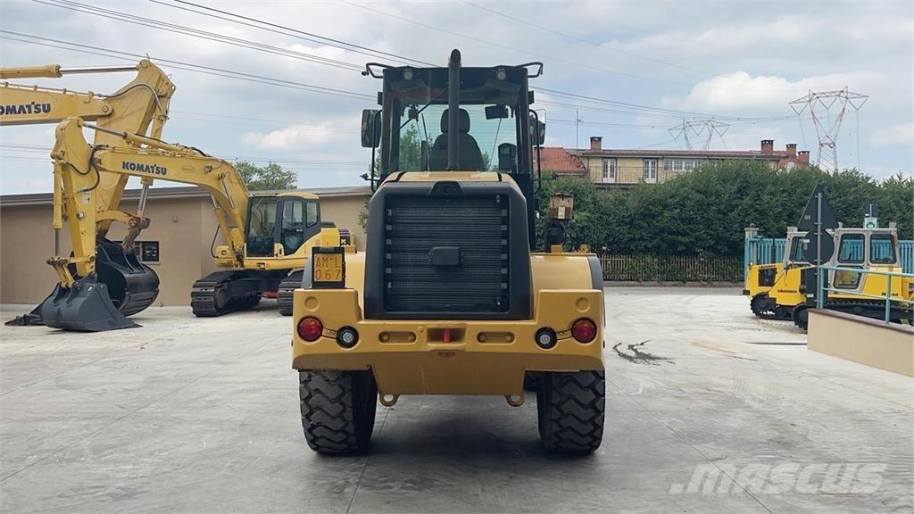 CAT 914M Колесни товарачи