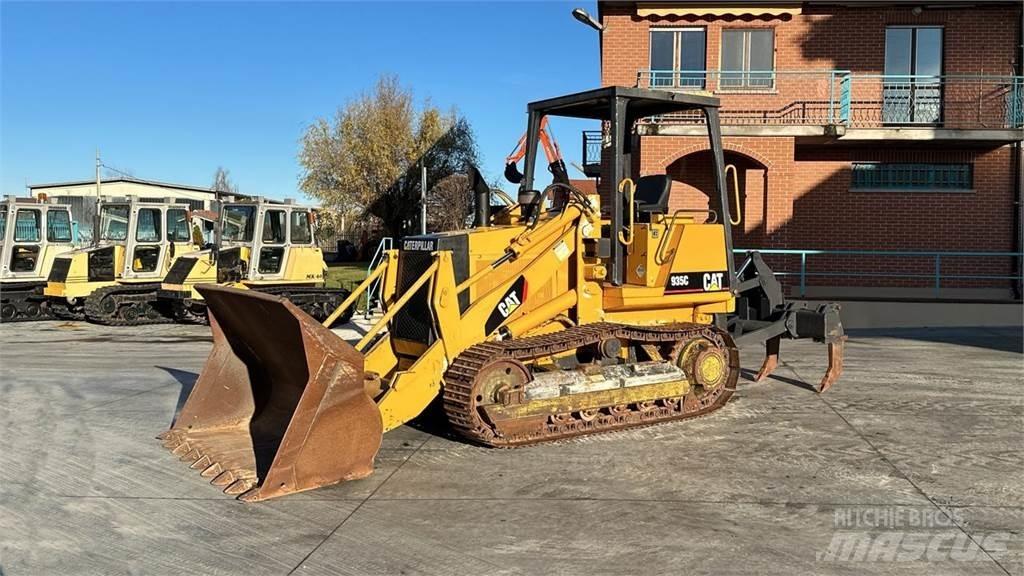 CAT 935C Колесни товарачи