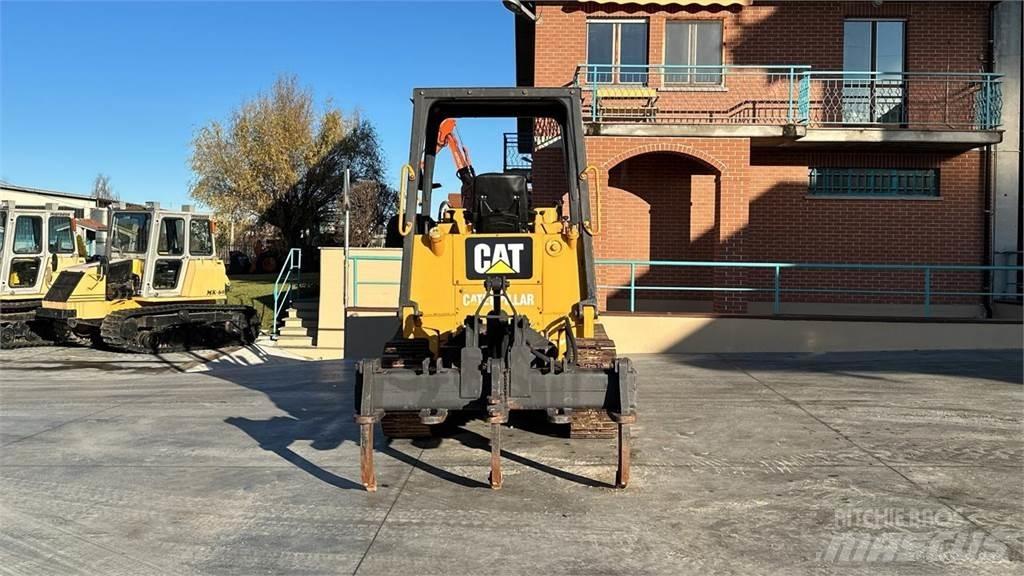 CAT 935C Колесни товарачи