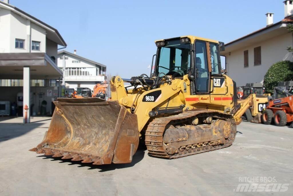 CAT 963D Колесни товарачи