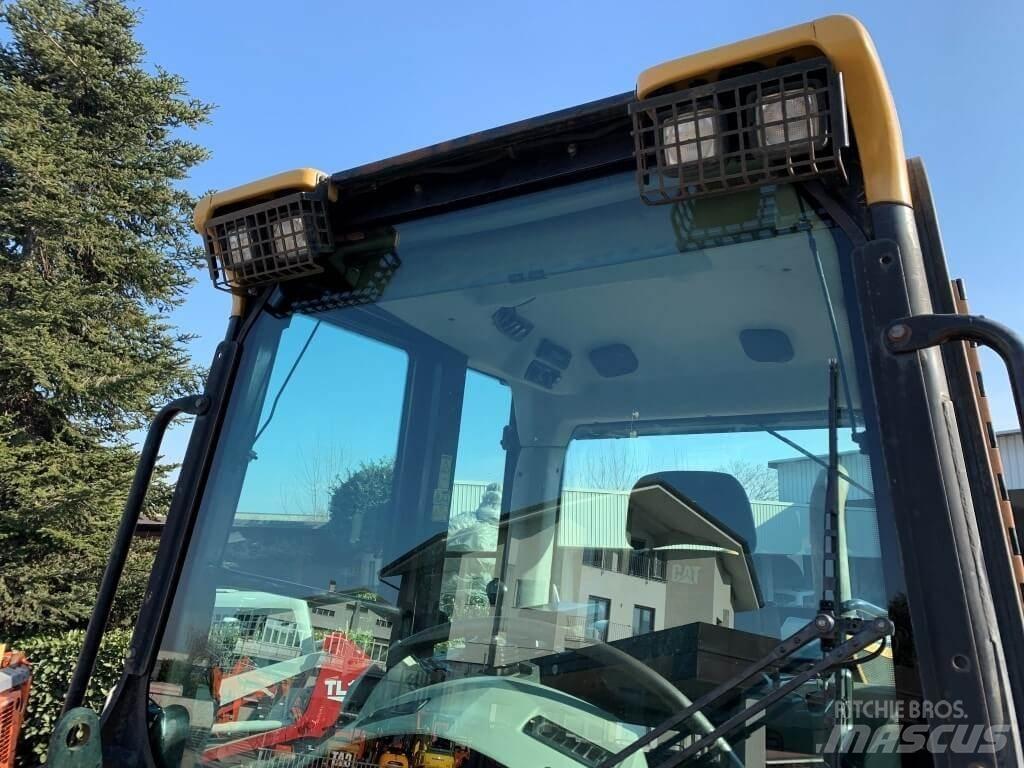 CAT 963D Колесни товарачи