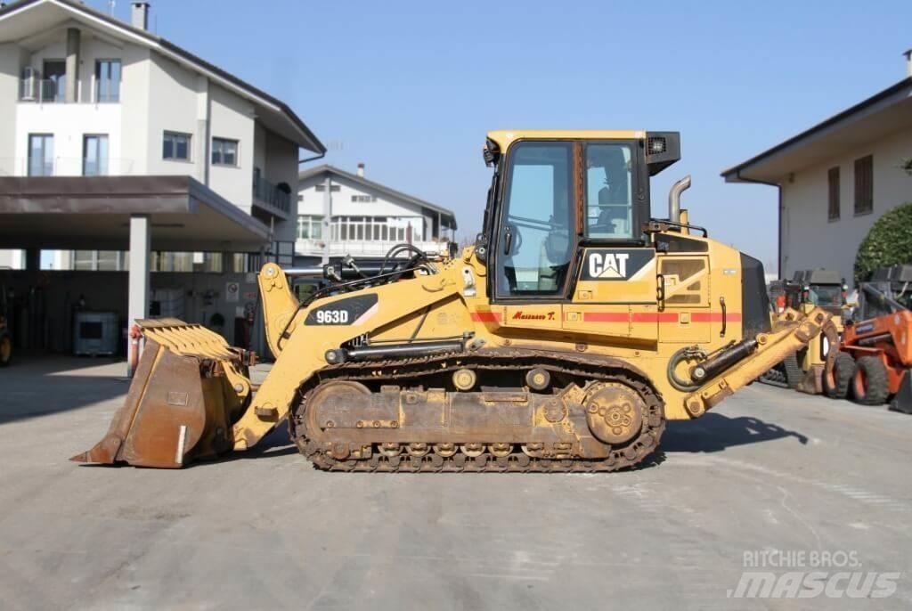 CAT 963D Колесни товарачи