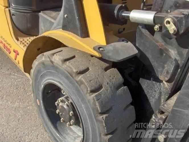 CAT DP30N Дизелови камиони
