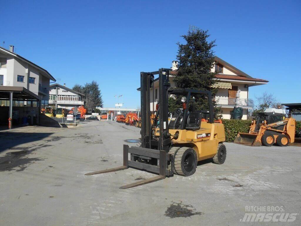 CAT DP40KL Дизелови камиони
