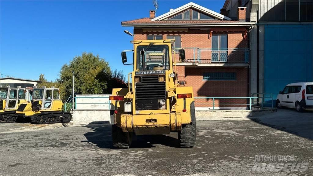 CAT IT28B Колесни товарачи