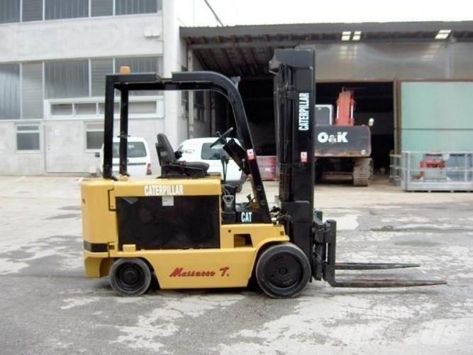 CAT M100D Електрически вилични кари-повдигачи