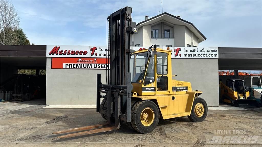 CAT V225C Дизелови камиони
