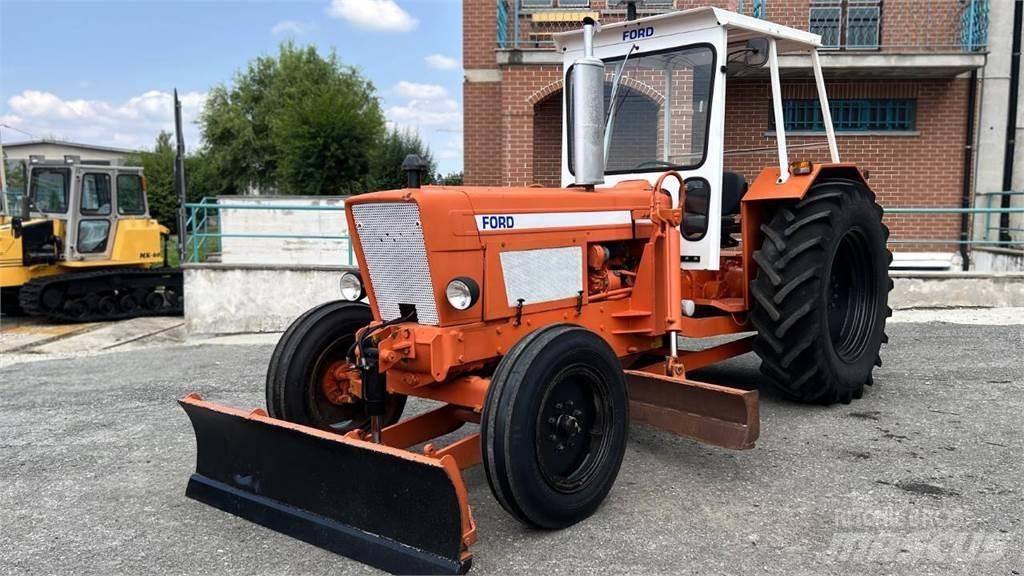 Ford 5600 4X2 Верижни булдозери
