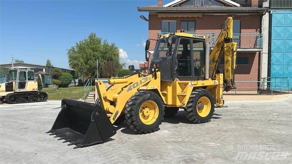 Foredil 40-13 4x4 Товарач със заден ексватор