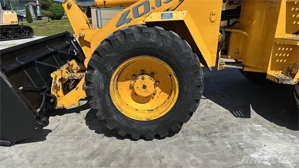 Foredil 40-13 4x4 Товарач със заден ексватор