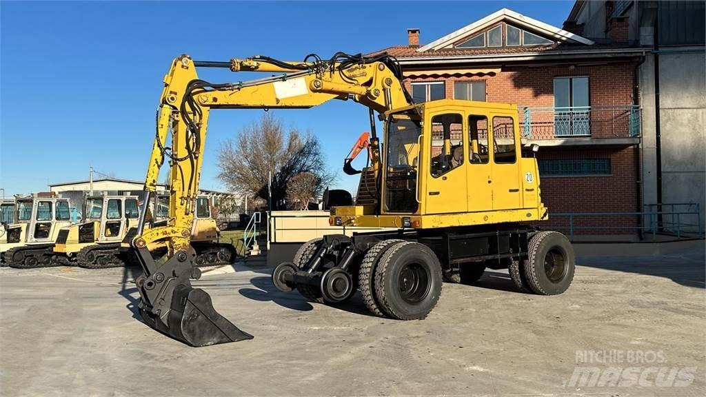 Fuchs MHB 230 ZW 4x4 Колесни екскаватори