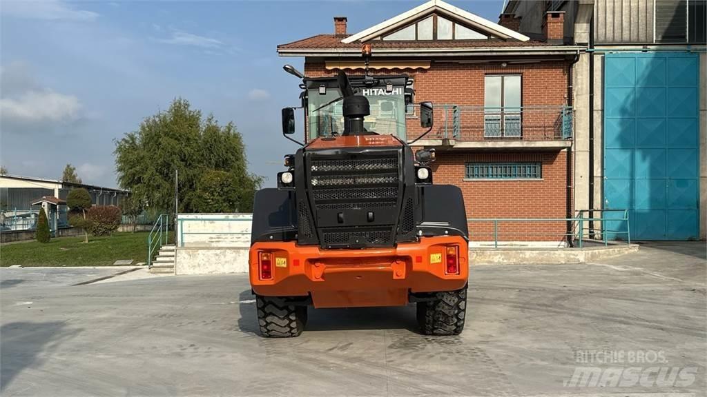 Hitachi ZW180-5B Колесни товарачи