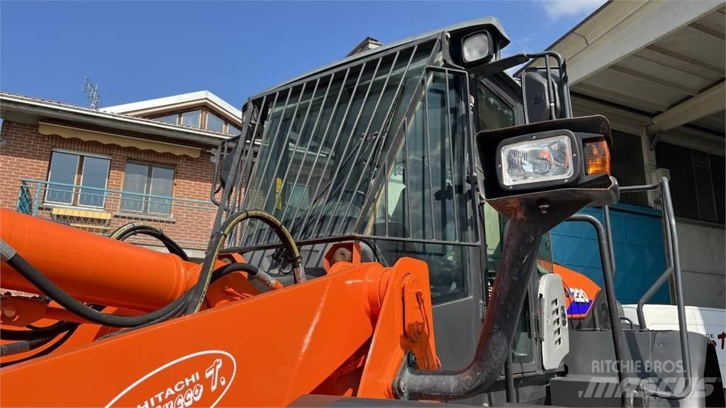 Hitachi ZW220-5B Колесни товарачи