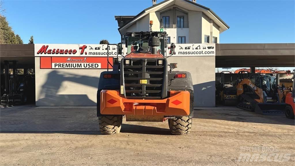 Hitachi ZW220-6 Колесни товарачи