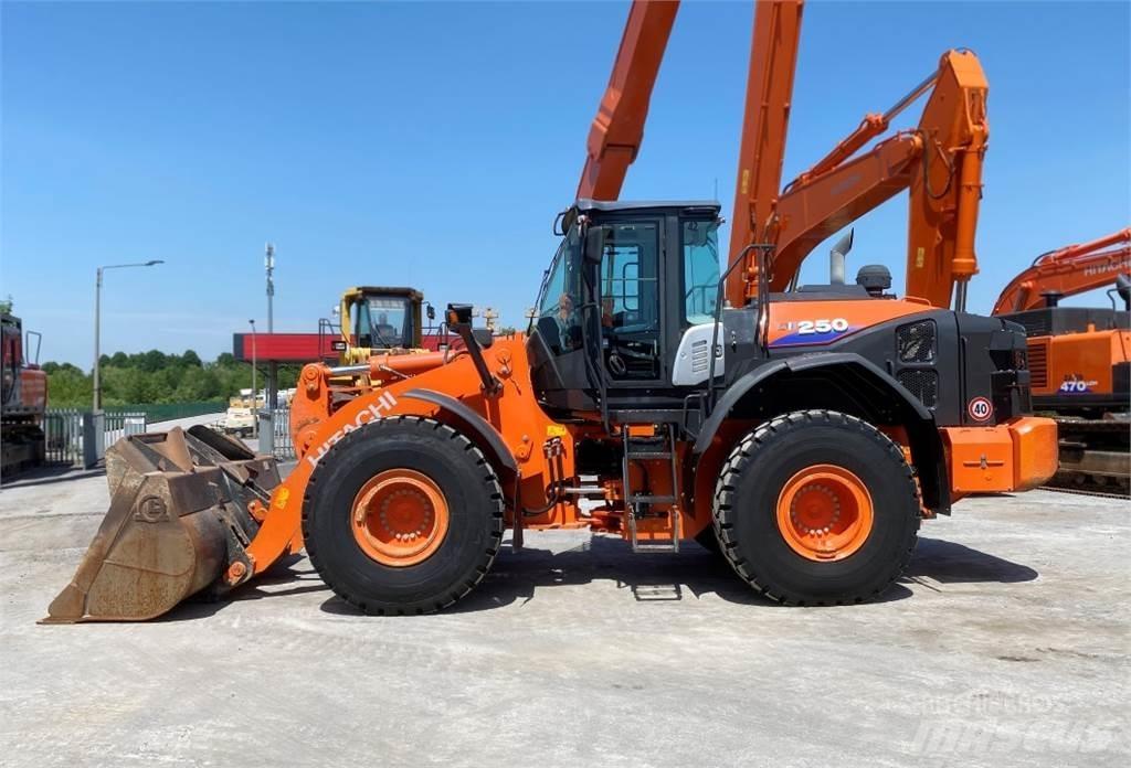 Hitachi ZW250-6 Колесни товарачи