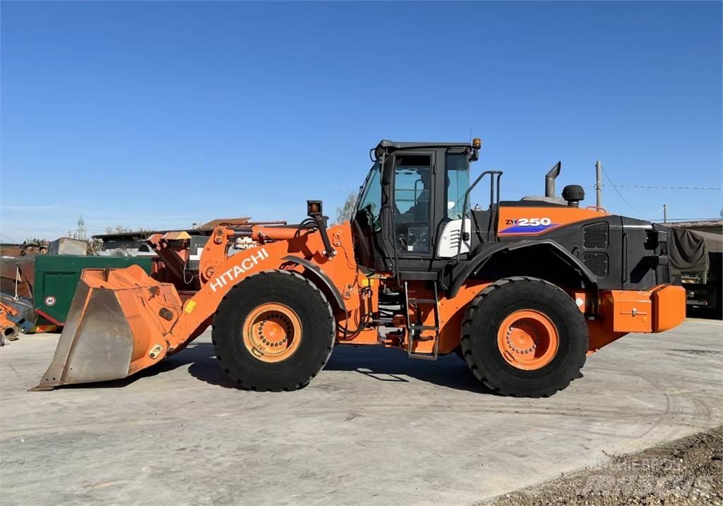 Hitachi ZW250-6 Колесни товарачи