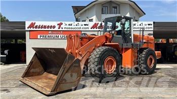 Hitachi ZW330 Колесни товарачи