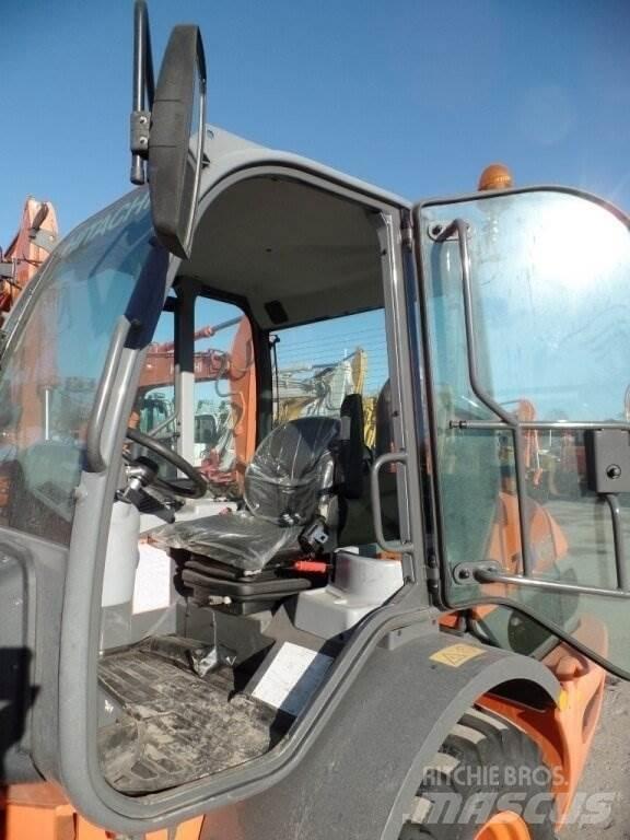 Hitachi ZW65 Колесни товарачи