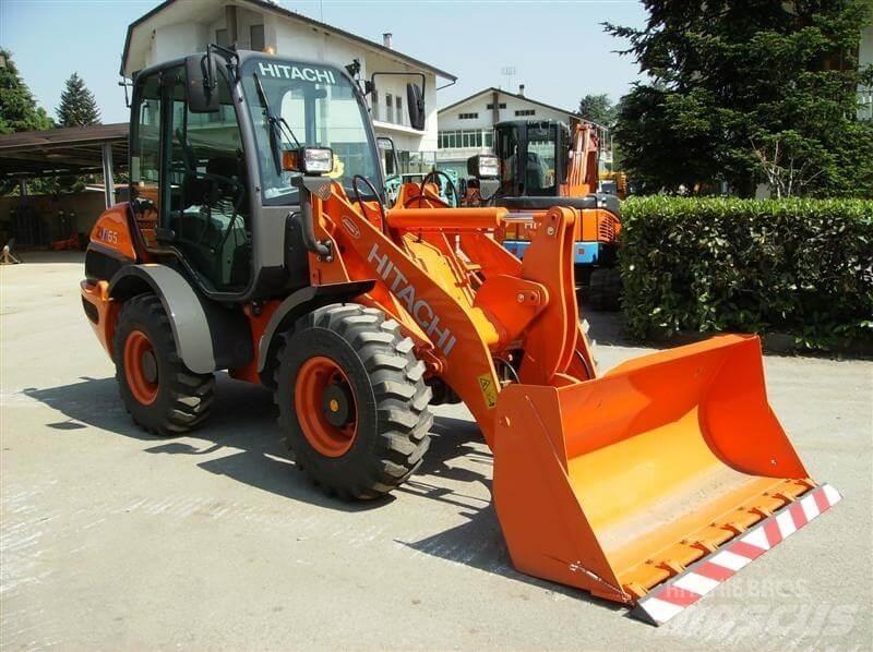 Hitachi ZW65 Колесни товарачи