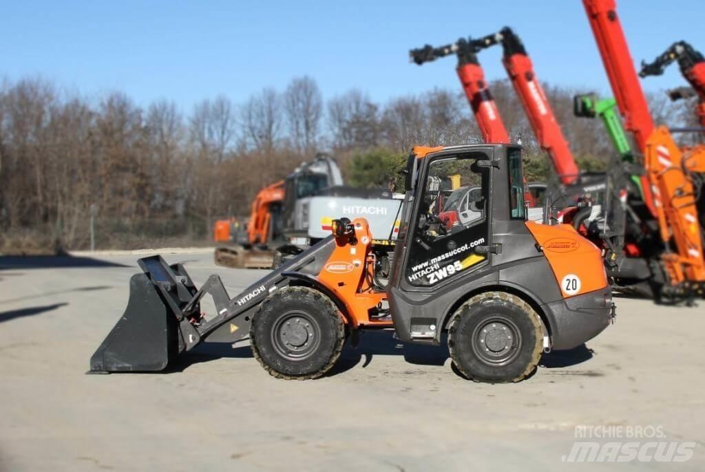 Hitachi ZW95 Колесни товарачи