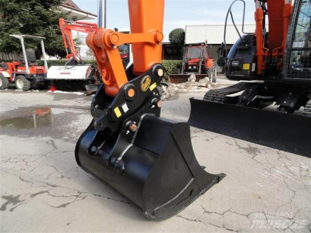 Hitachi ZX135 US-6 Екскаватори