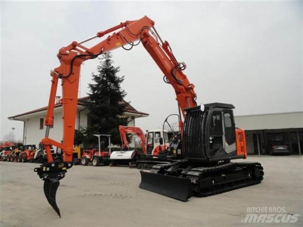 Hitachi ZX135 US-6 Екскаватори