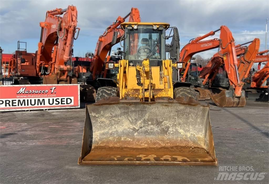 JCB 426 ZX Колесни товарачи