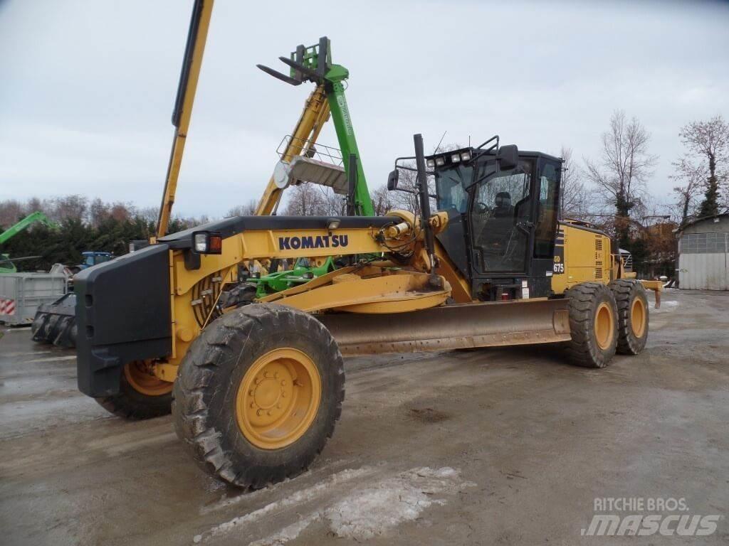 Komatsu GD675-5 Верижни булдозери
